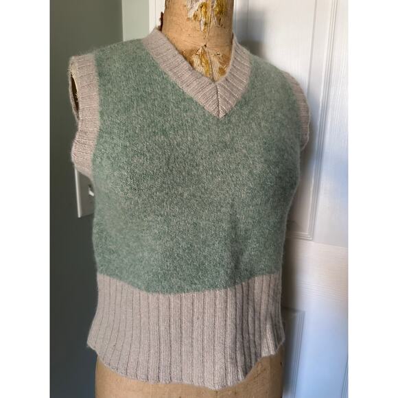 Vintage woman wool vest sage green cream sweater sleeveless v neck Maurices sz s - Picture 5 of 13